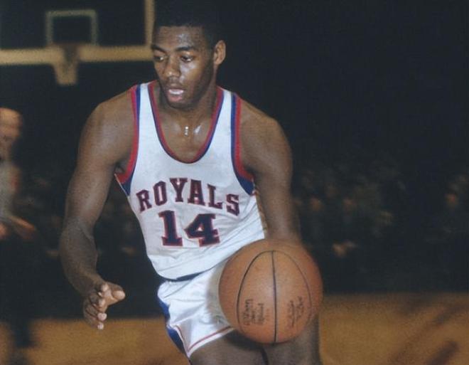 一边是英超 一边是英超